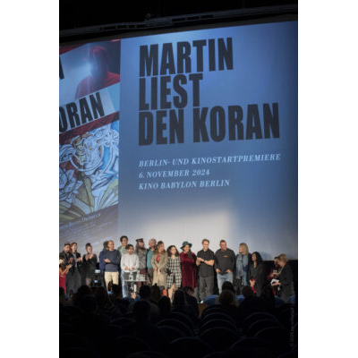 06-MartinLiestDenKoran-Premiere©MioSchweiger.jpg